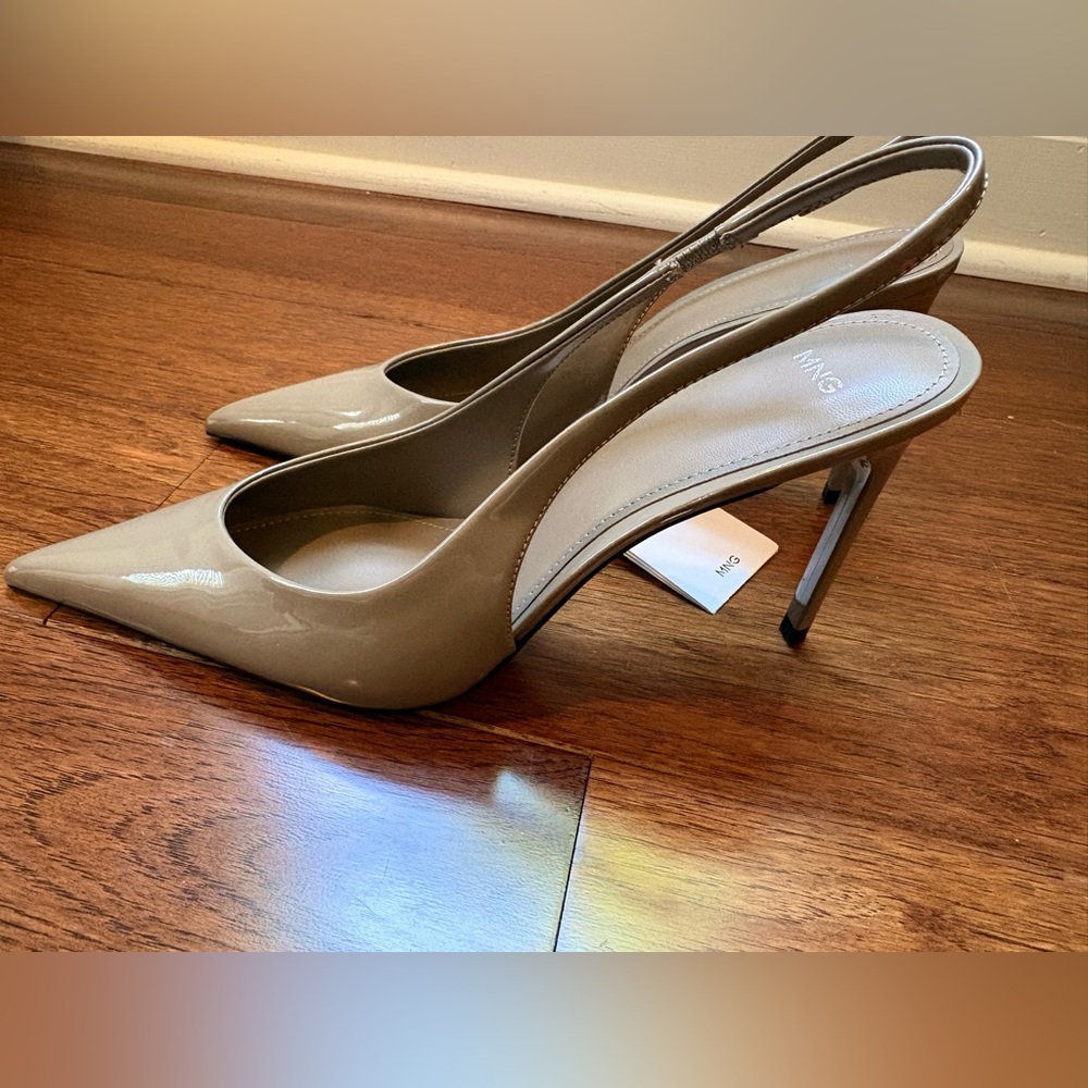 NWT!! Mango Patent Leather Pointed Toe Slingback Heels in Beige/Grey